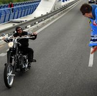 zdeno-ciger-oslavy-motorka-apollo-april08-novy-cas-nc.jpg